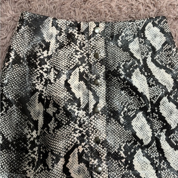 Urban Outfitters Women Faux Snake Print Mini Skirt - Picture 2 of 10